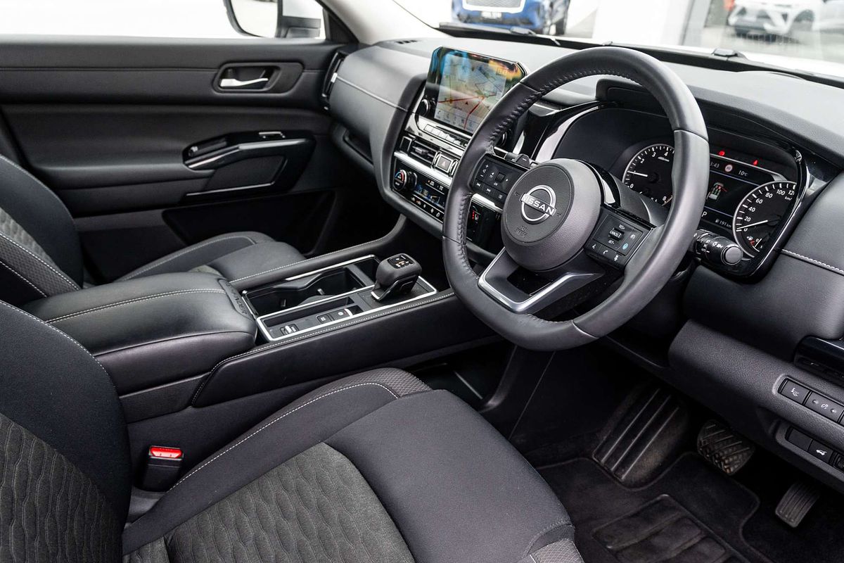 2023 Nissan Pathfinder ST-L R53