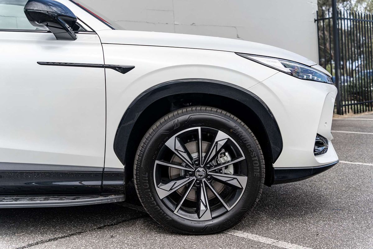 2025 MG HS Super Hybrid Essence AS33P