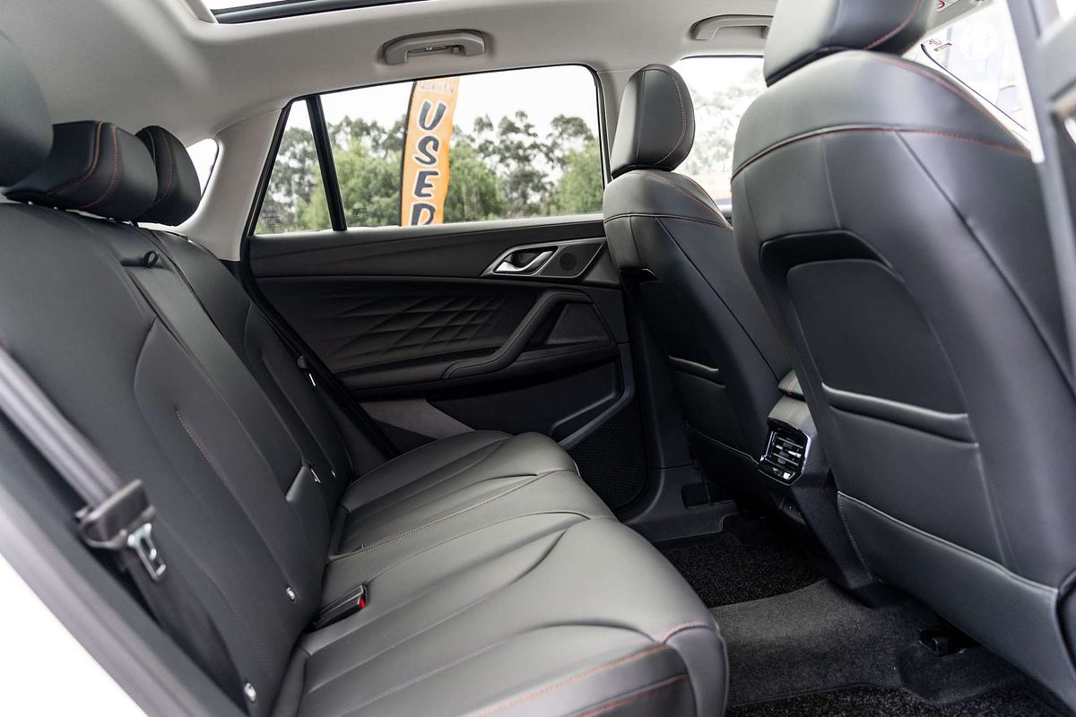 2025 MG HS Super Hybrid Essence AS33P