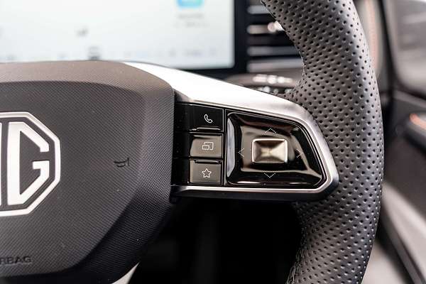 2025 MG HS Super Hybrid Essence AS33P