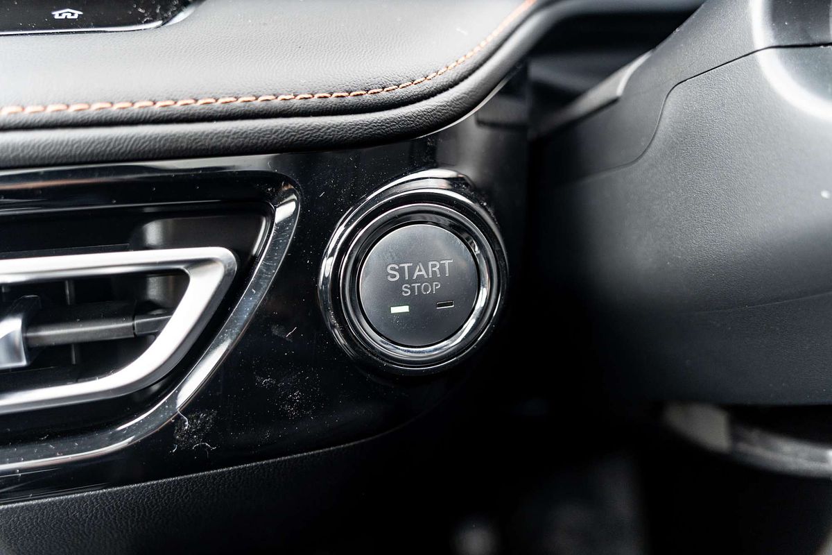 2025 MG HS Super Hybrid Essence AS33P