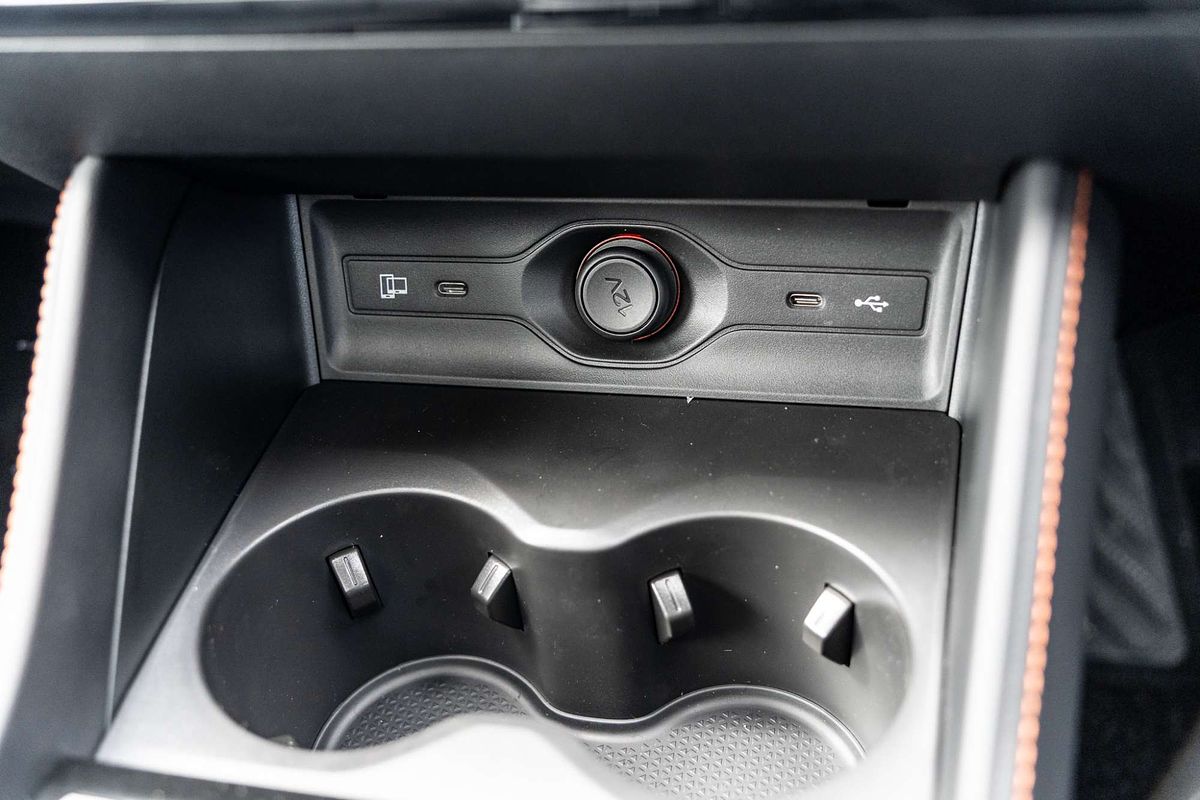 2025 MG HS Super Hybrid Essence AS33P