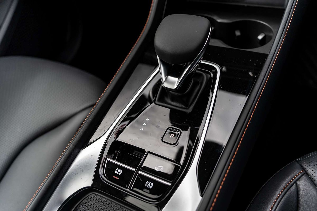 2025 MG HS Super Hybrid Essence AS33P