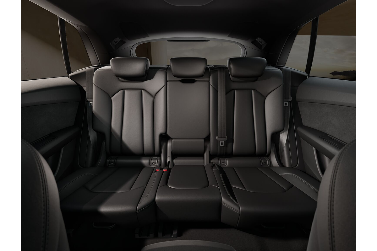 2025 Audi Q8 55 TFSI S line F1