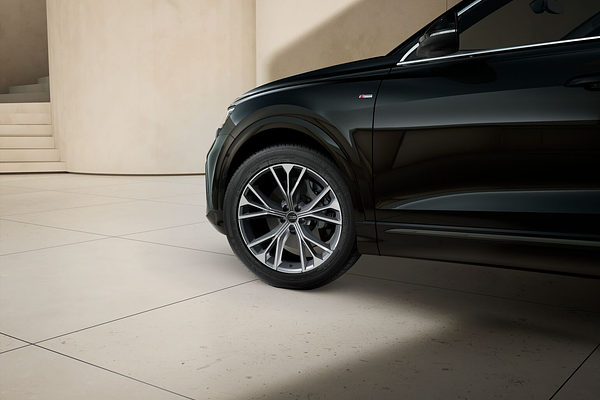 2025 Audi Q8 55 TFSI S line F1