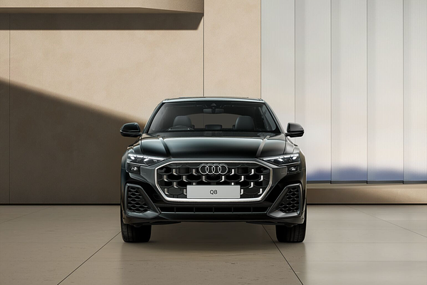 2025 Audi Q8 55 TFSI S line F1