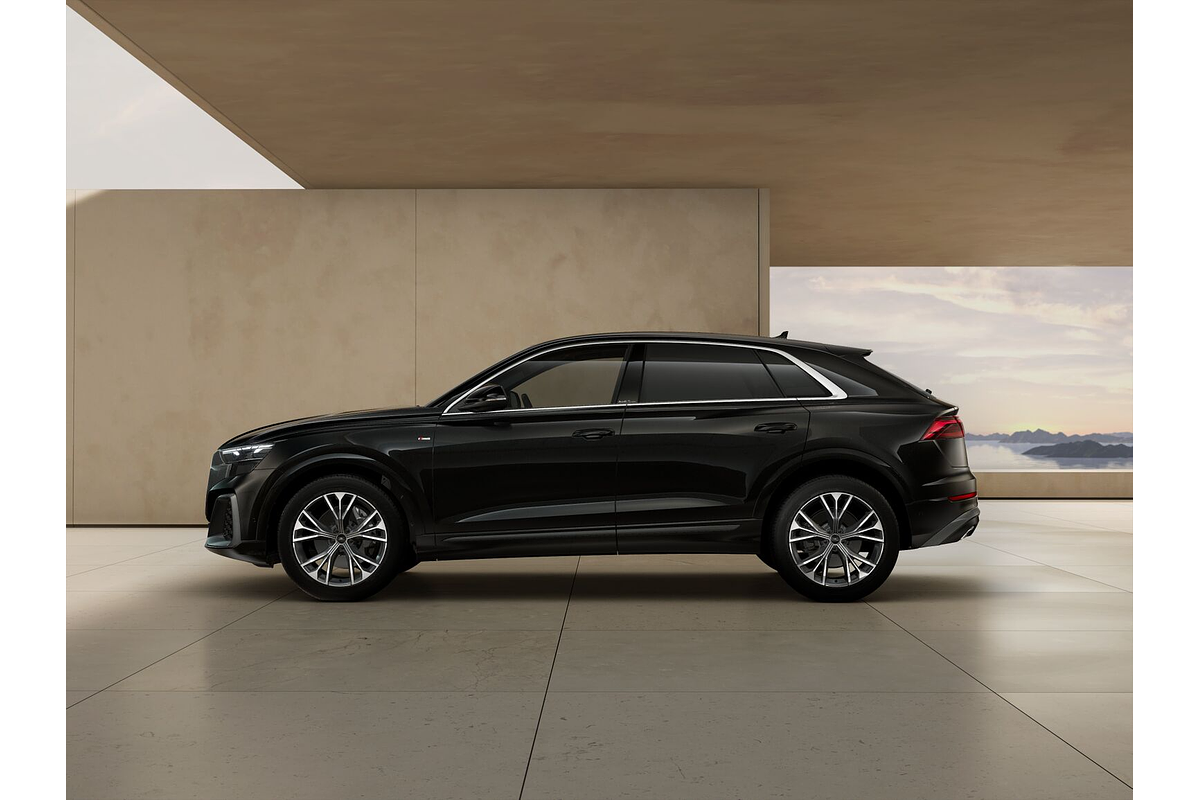 2025 Audi Q8 55 TFSI S line F1