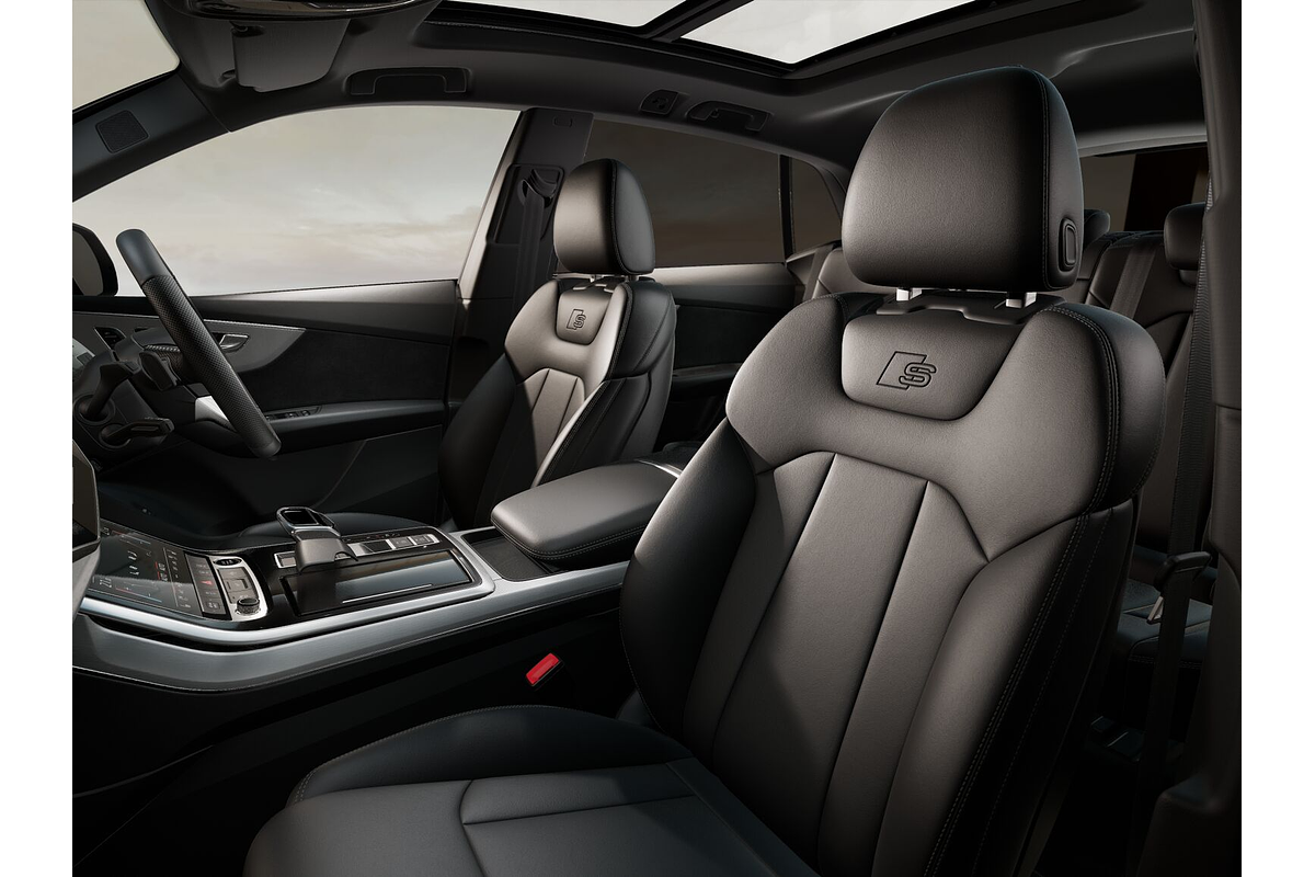 2025 Audi Q8 55 TFSI S line F1