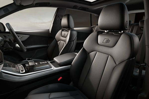 2025 Audi Q8 55 TFSI S line F1