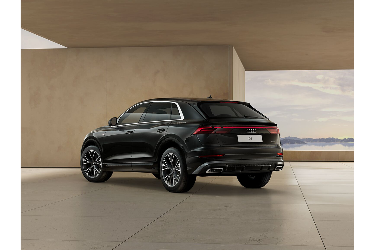 2025 Audi Q8 55 TFSI S line F1