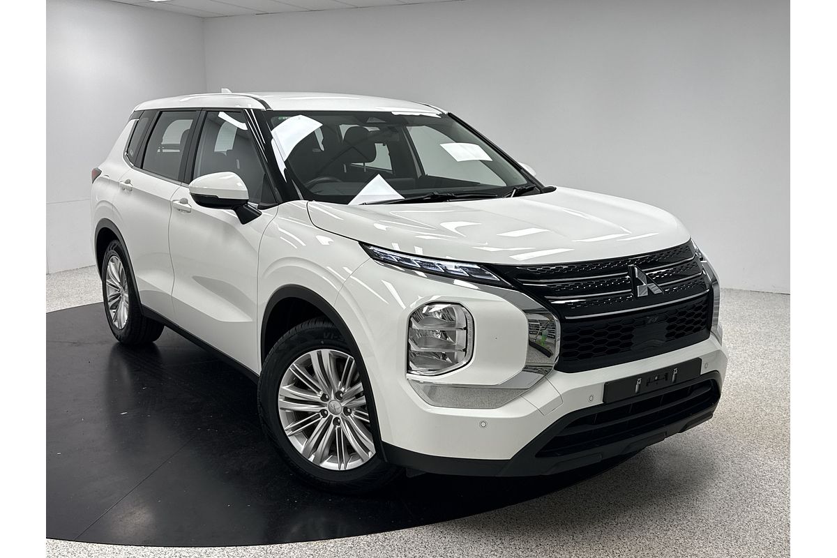 2023 Mitsubishi Outlander ES ZM