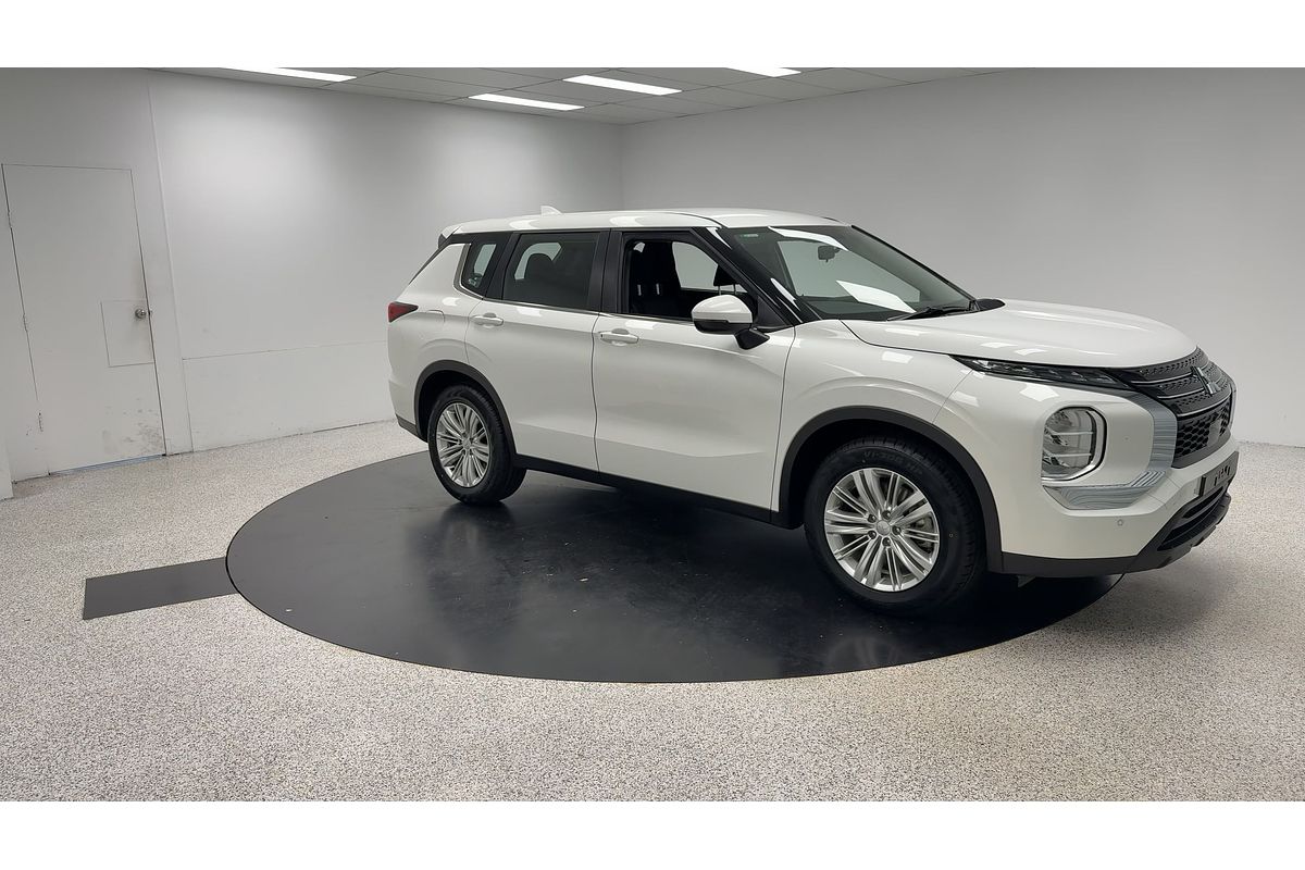 2023 Mitsubishi Outlander ES ZM