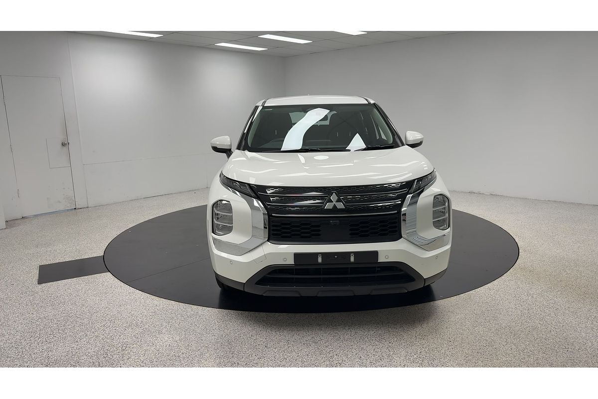 2023 Mitsubishi Outlander ES ZM