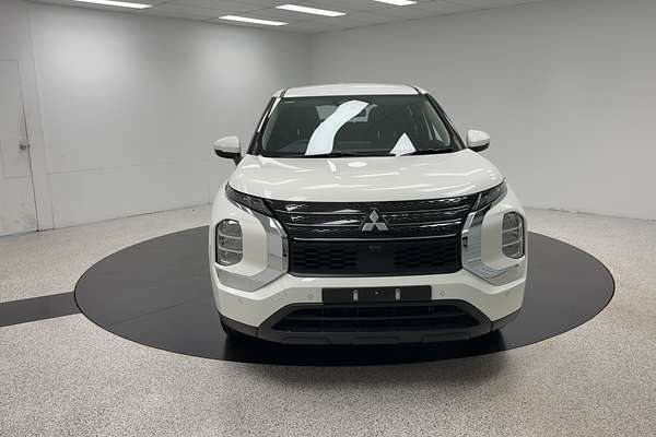 2023 Mitsubishi Outlander ES ZM