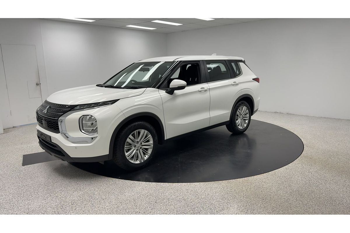 2023 Mitsubishi Outlander ES ZM