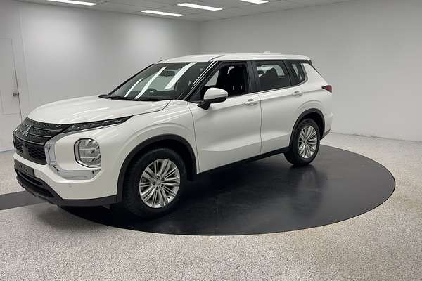 2023 Mitsubishi Outlander ES ZM