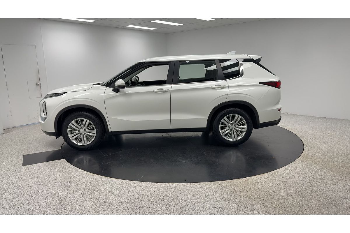 2023 Mitsubishi Outlander ES ZM