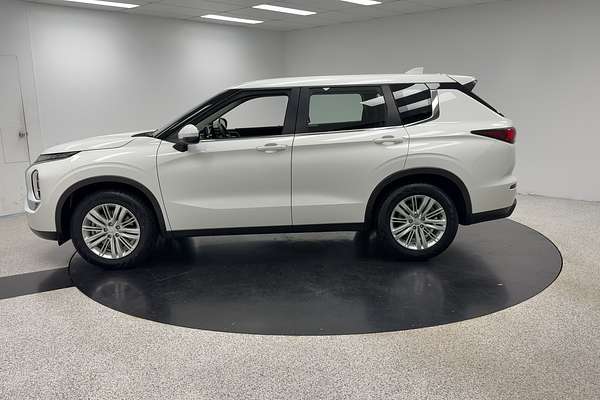 2023 Mitsubishi Outlander ES ZM