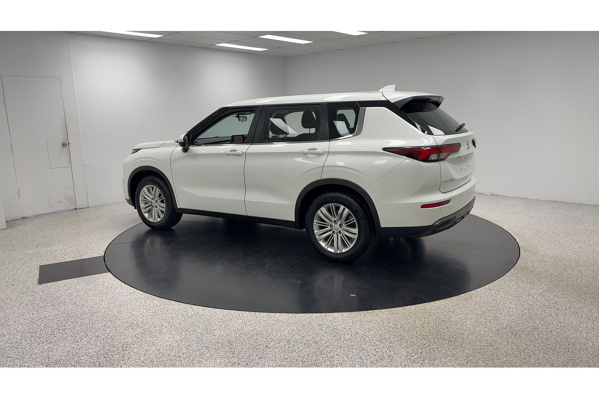 2023 Mitsubishi Outlander ES ZM