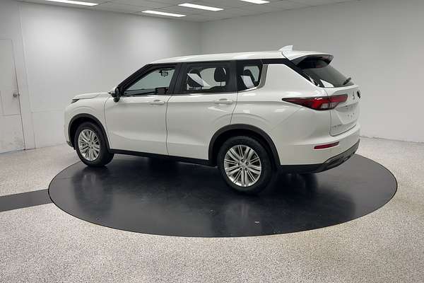 2023 Mitsubishi Outlander ES ZM