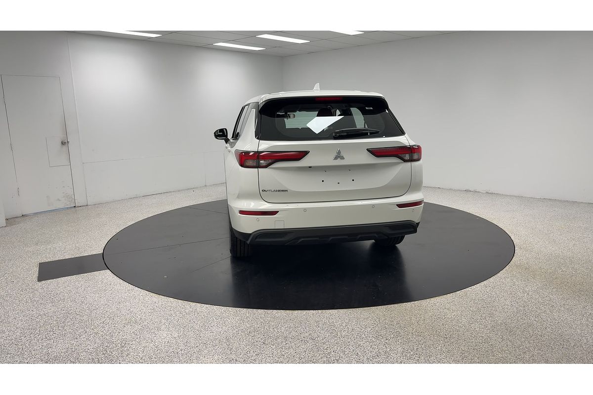 2023 Mitsubishi Outlander ES ZM