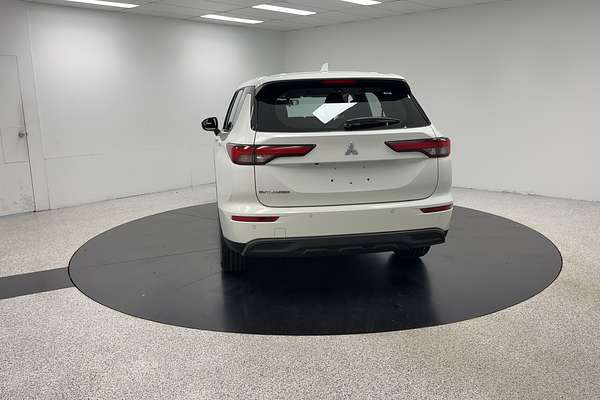 2023 Mitsubishi Outlander ES ZM