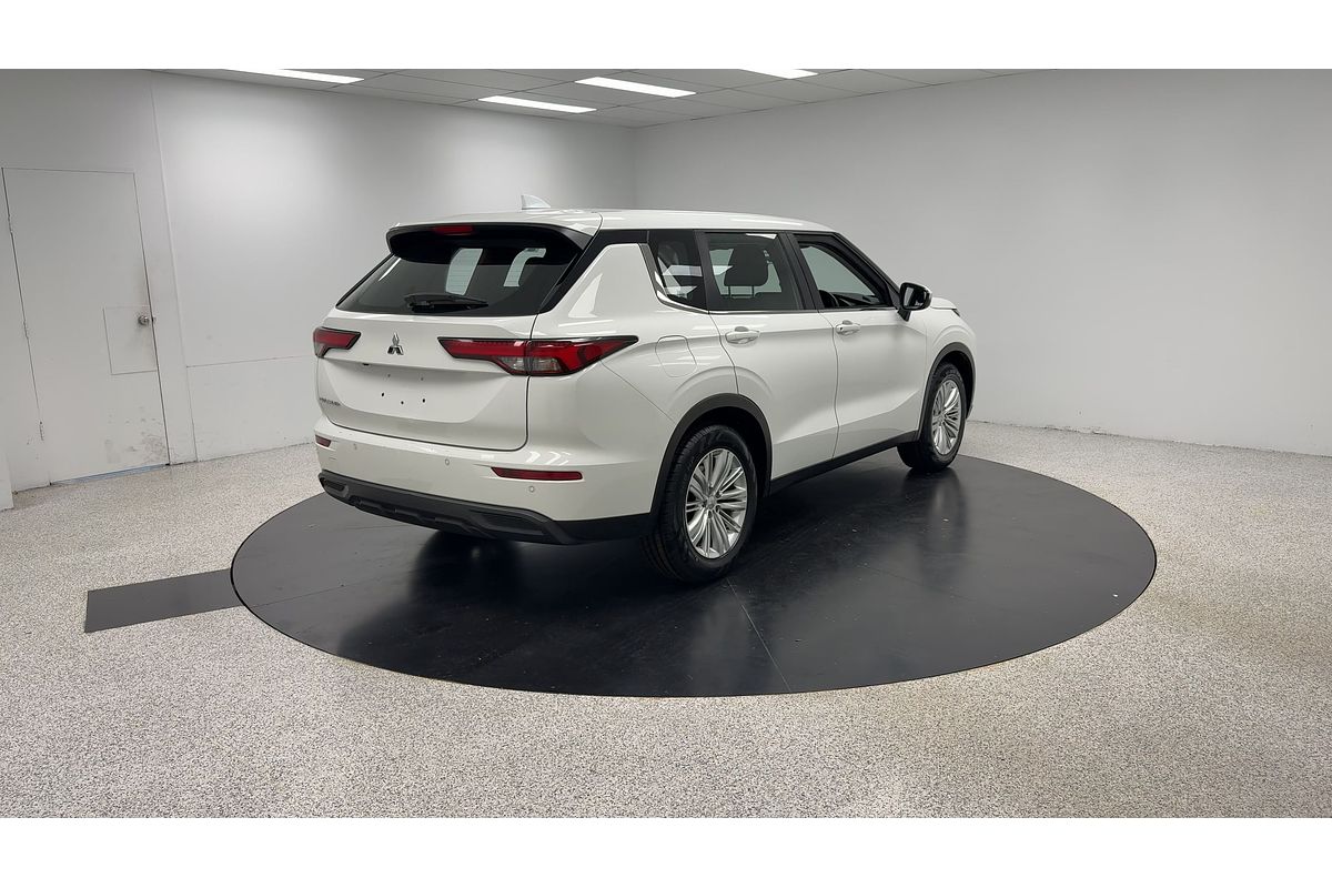 2023 Mitsubishi Outlander ES ZM