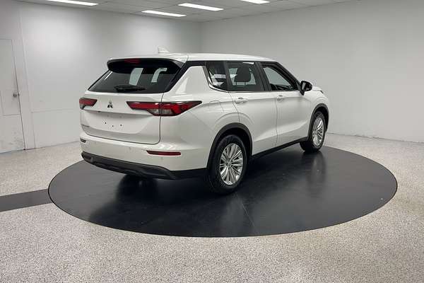 2023 Mitsubishi Outlander ES ZM