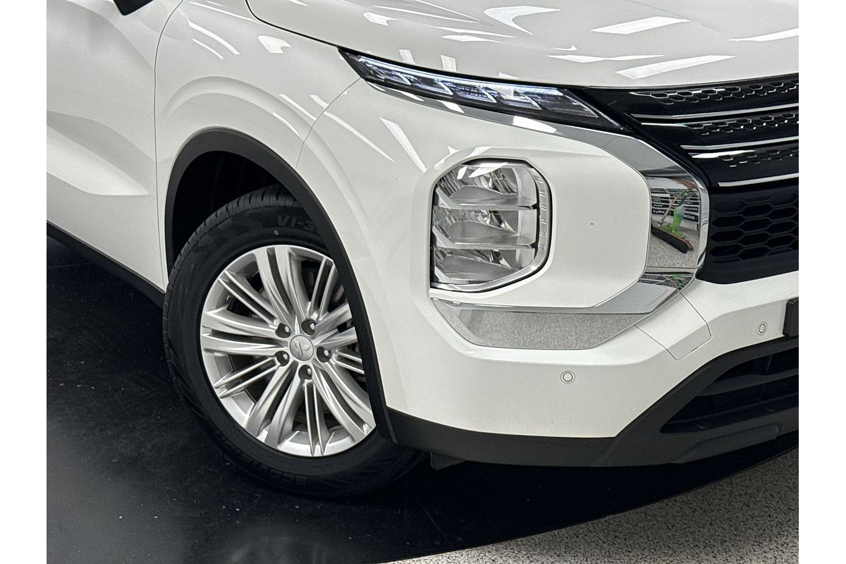 2023 Mitsubishi Outlander ES ZM