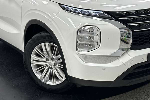 2023 Mitsubishi Outlander ES ZM