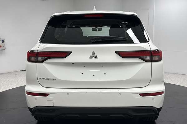 2023 Mitsubishi Outlander ES ZM