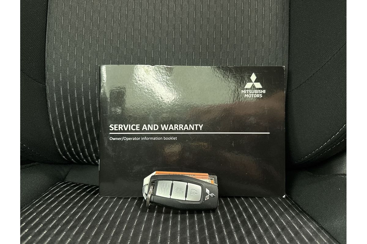 2023 Mitsubishi Outlander ES ZM