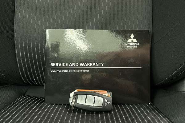 2023 Mitsubishi Outlander ES ZM