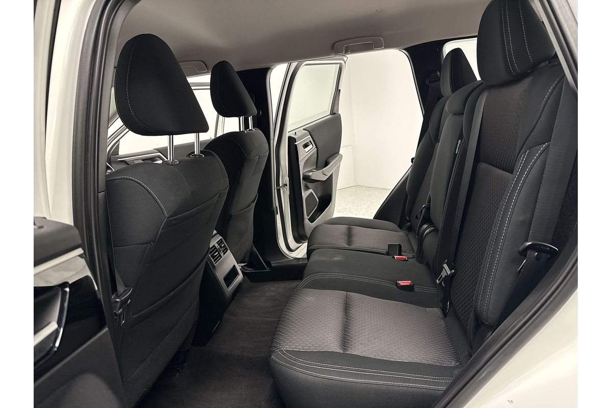 2023 Mitsubishi Outlander ES ZM