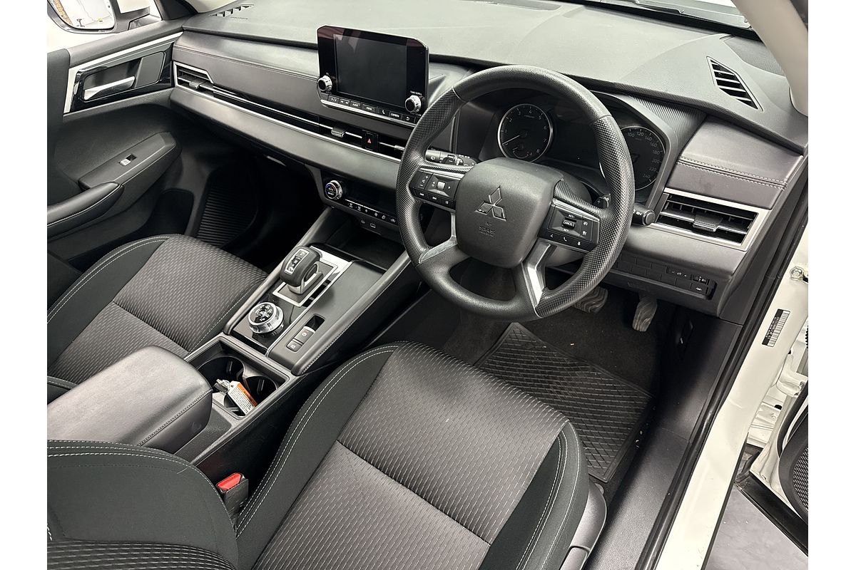 2023 Mitsubishi Outlander ES ZM