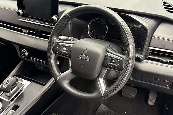 2023 Mitsubishi Outlander ES ZM