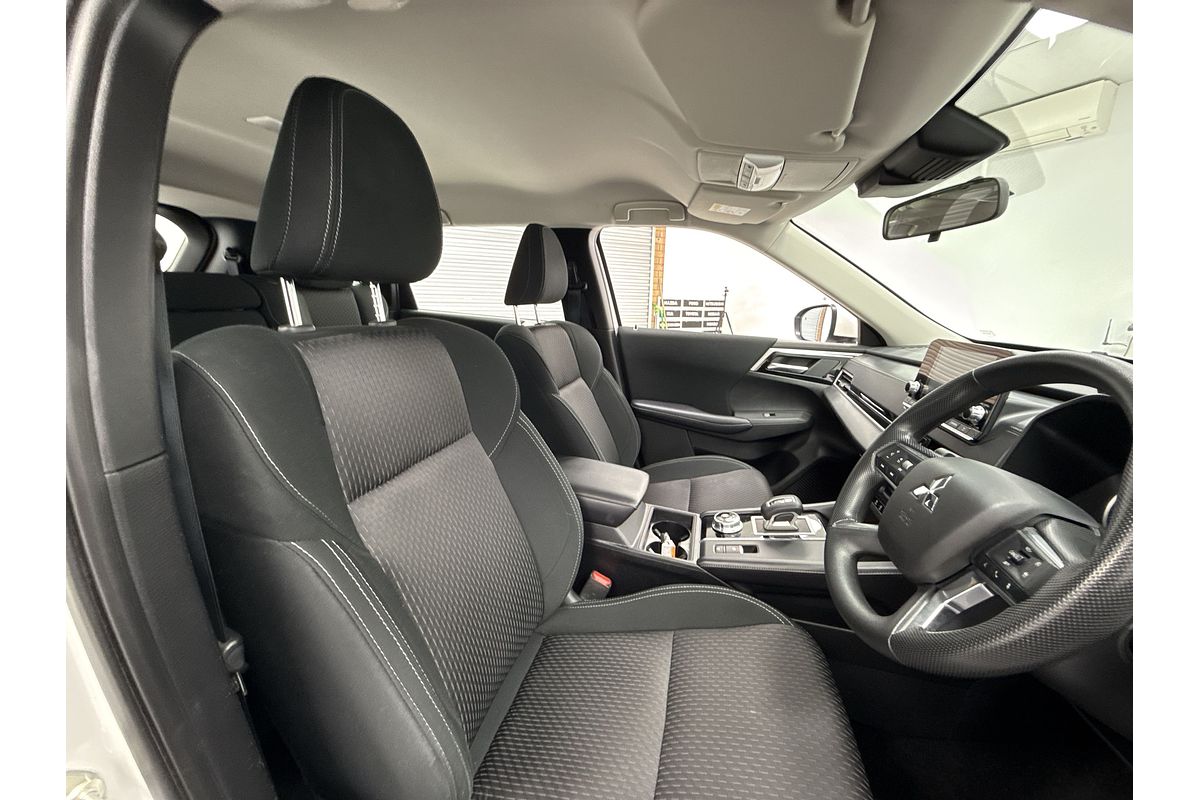 2023 Mitsubishi Outlander ES ZM