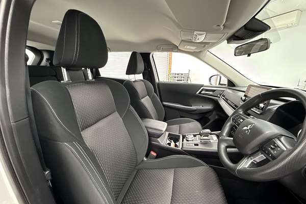 2023 Mitsubishi Outlander ES ZM