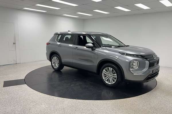 2023 Mitsubishi Outlander ES ZM