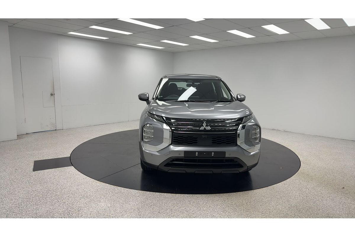 2023 Mitsubishi Outlander ES ZM