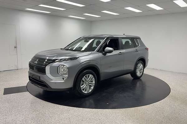 2023 Mitsubishi Outlander ES ZM