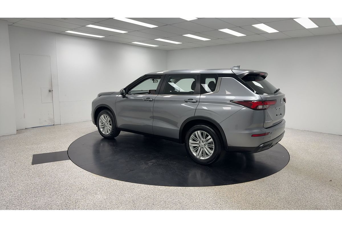 2023 Mitsubishi Outlander ES ZM