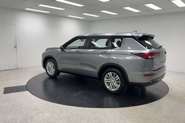 2023 Mitsubishi Outlander ES ZM