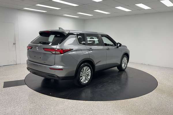 2023 Mitsubishi Outlander ES ZM
