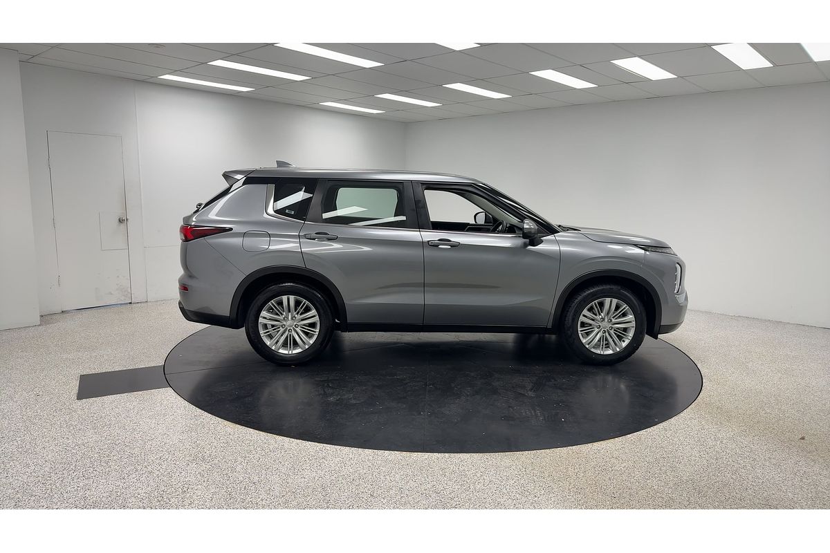 2023 Mitsubishi Outlander ES ZM