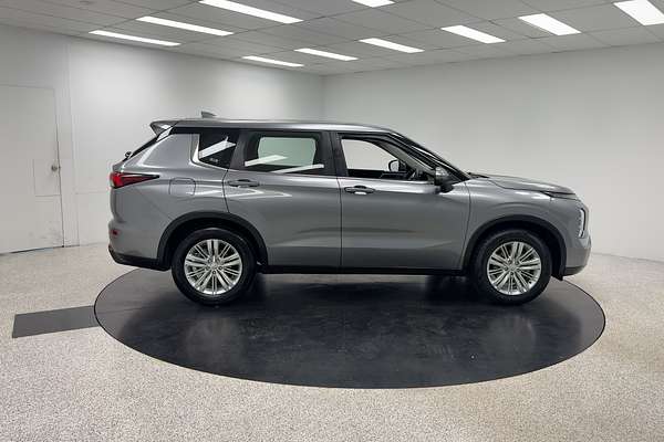 2023 Mitsubishi Outlander ES ZM