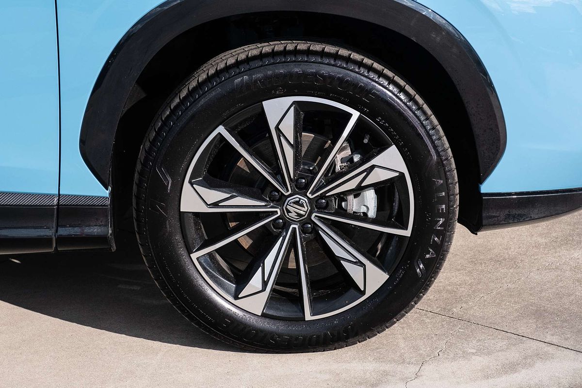 2024 MG HS Essence AS33