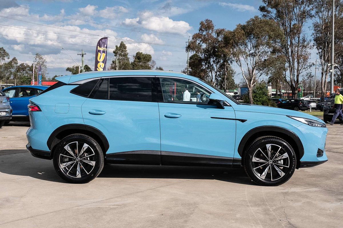 2024 MG HS Essence AS33