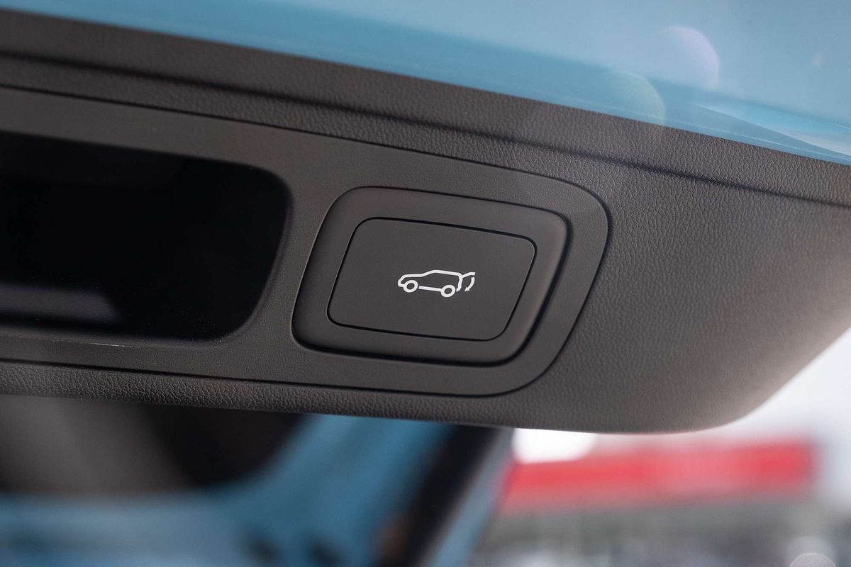 2024 MG HS Essence AS33