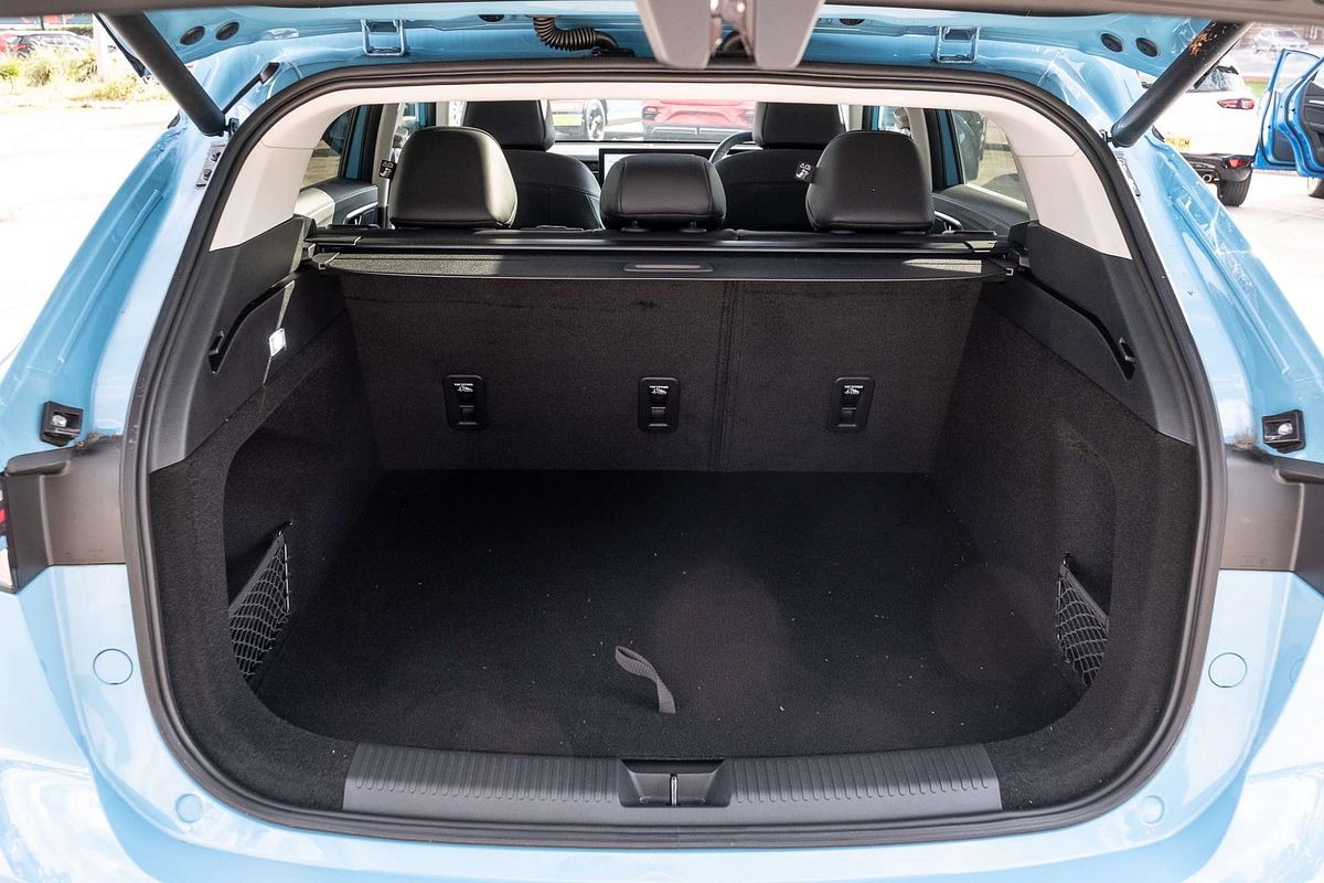 2024 MG HS Essence AS33